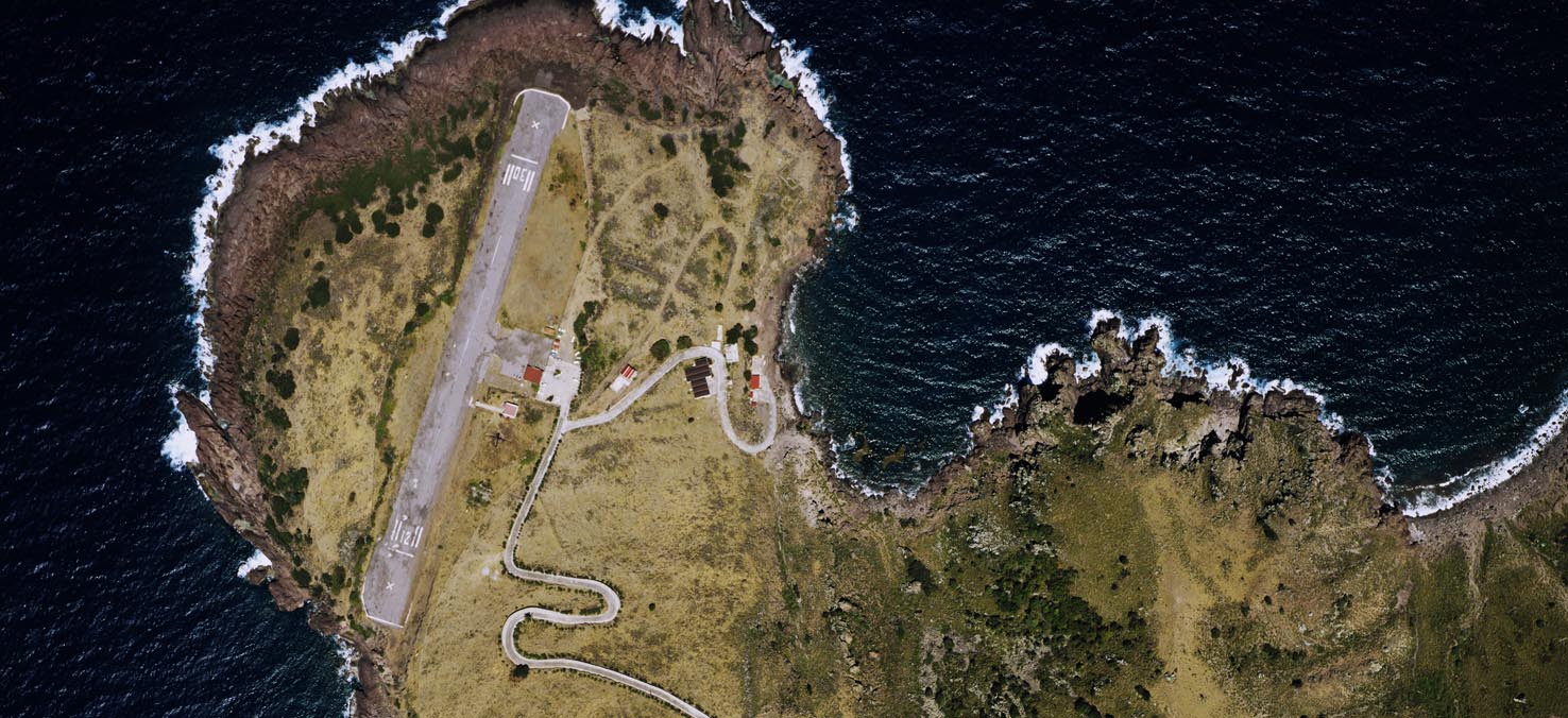 Luchtfoto Juancho E. Yrausquin Airport Saba